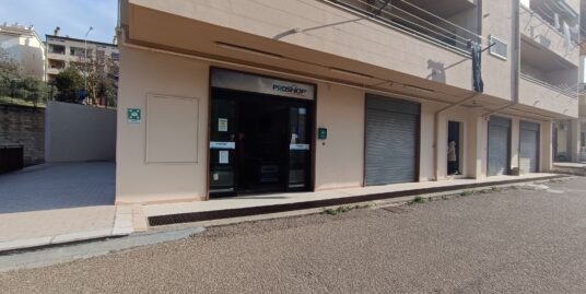 Locale Commerciale via Edoardo De Filippo,4